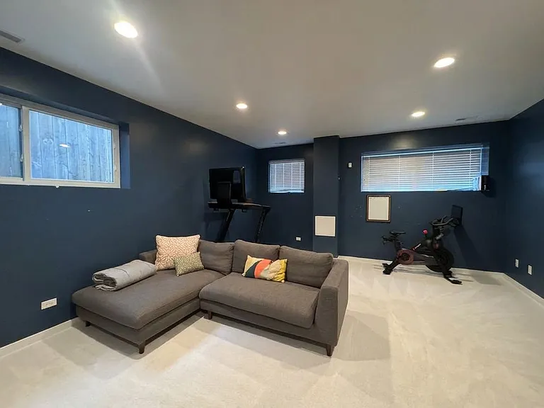 3019 N Christiana Ave — Photo 11