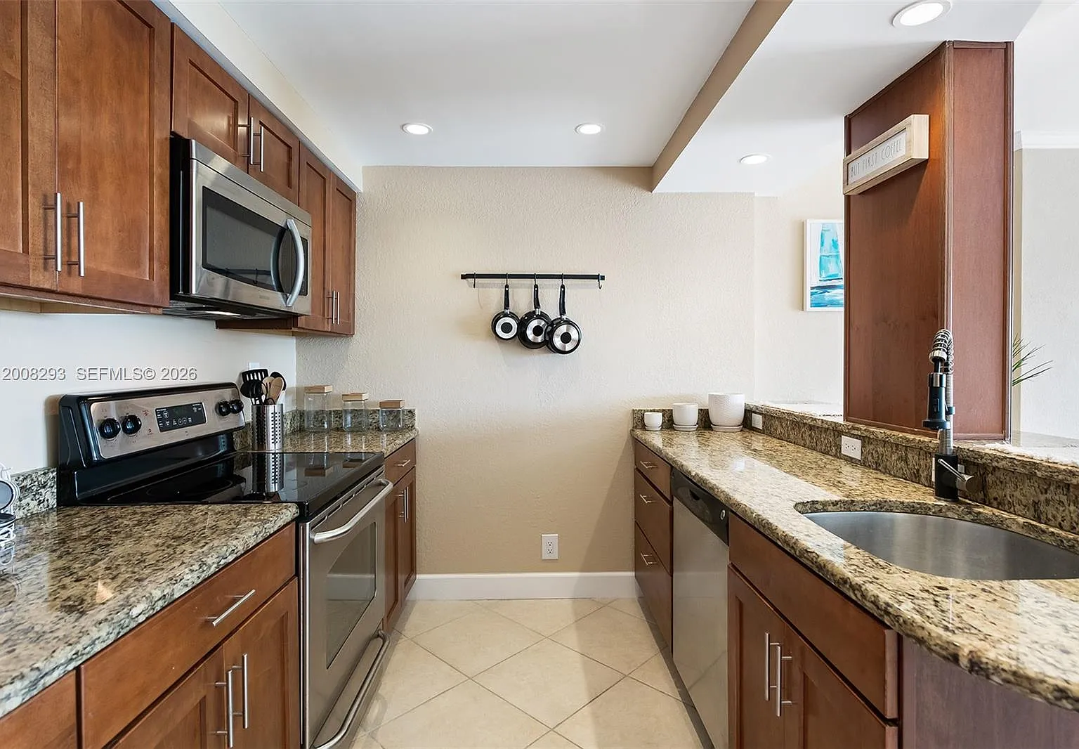 Lauderdale Tower Condo — Photo 3