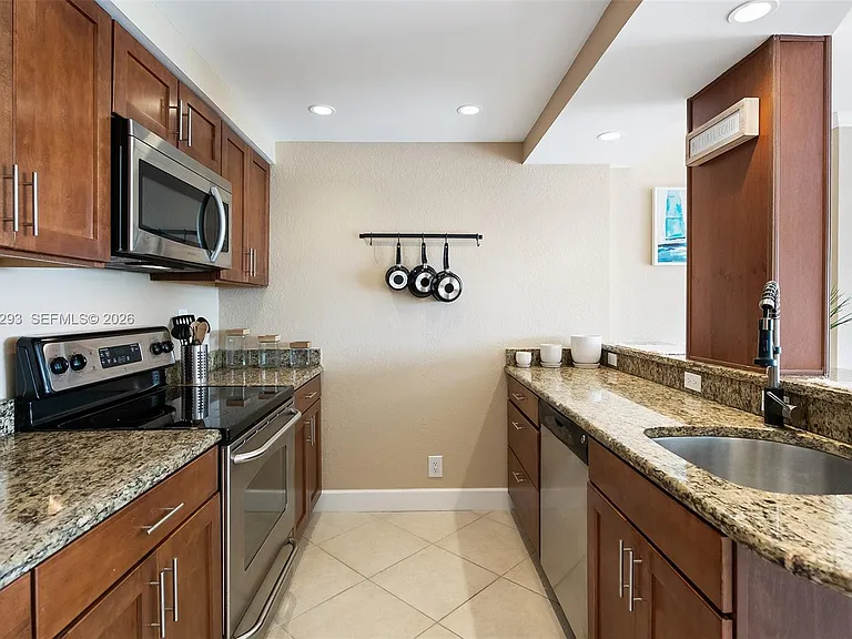 2900 NE 30th St #7G — Photo 3