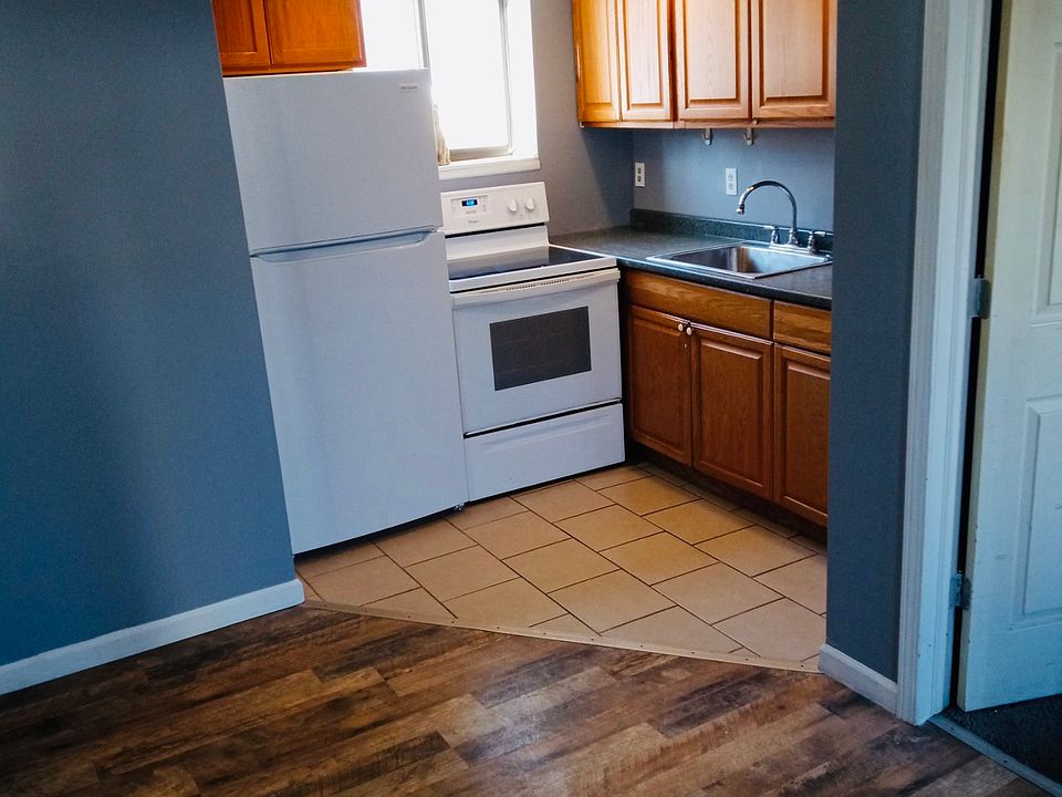 1st image of 144 N Lapeer St APT 14
