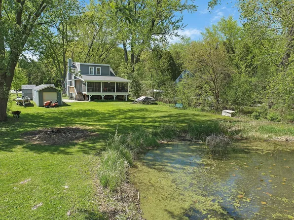 38463 N 9th St, Spring Grove, IL 60081