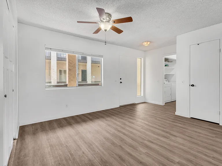2510 Clairemont Dr #203 — Photo 6