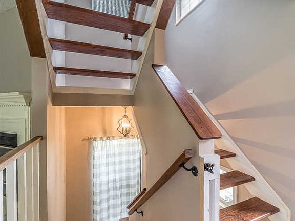 4th image of 1550 Englewood Pl