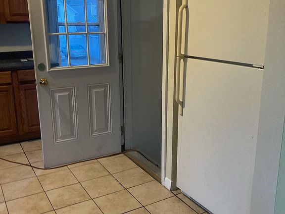2nd image of 815 W 21st St
