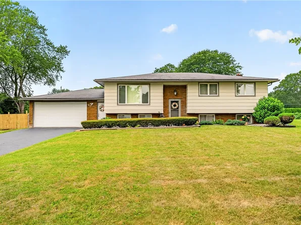 47 Winston Dr, Rochester, NY 14626