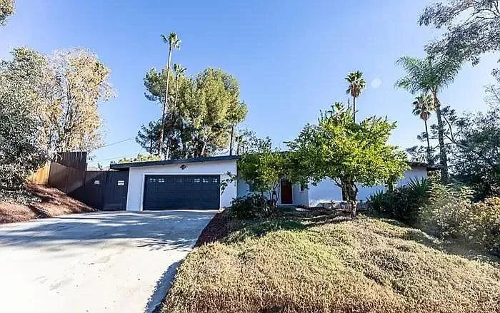 Valencia Hill Dr