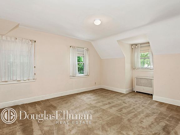 3rd image of 84-26 266th St