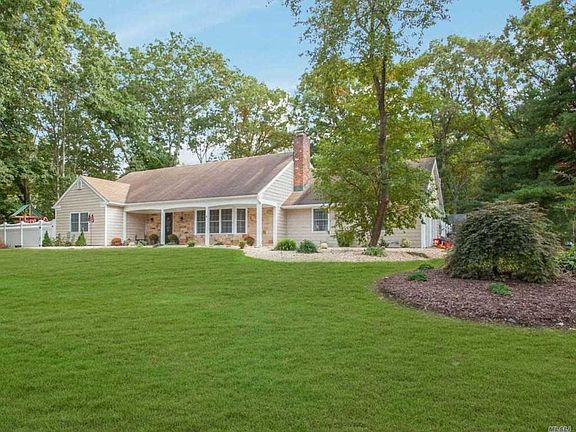 3rd image of 54 Sycamore Cir