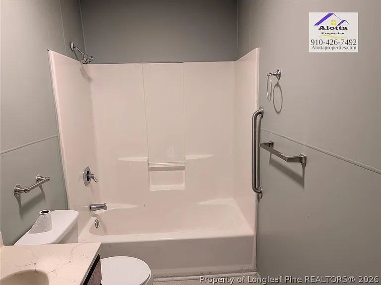 400 McLeod Rd — Photo 2