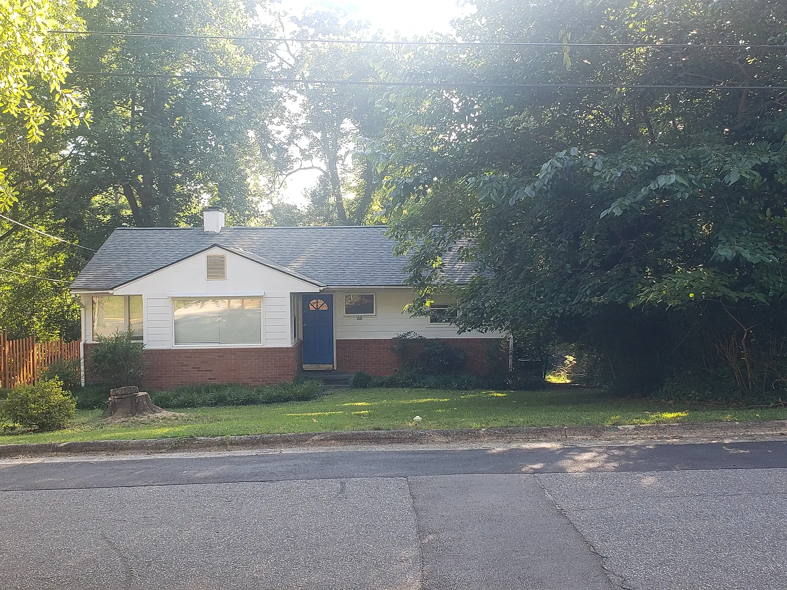 3 bed, 1056 sqft, $1,900 — Photo 1