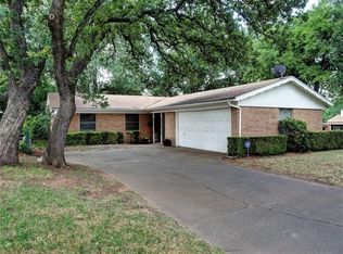 119 Reaves Ct, Euless, TX 76040