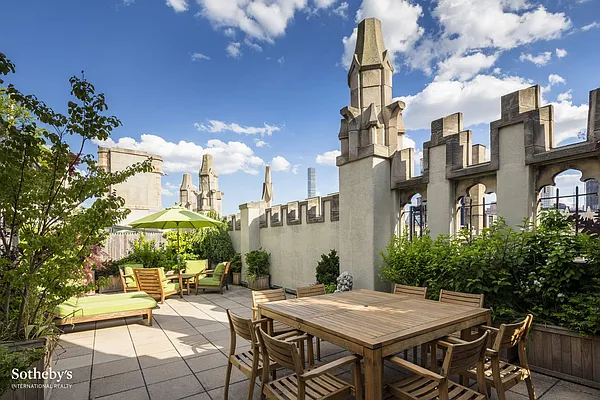 Sold by Sotheby's International Realty | media 30