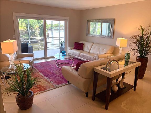 4th image of 3010 NE 16th Ave APT 203