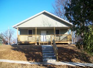 1102 S 4th St, Burlington, IA 52601