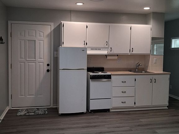 5th image of 6919 Reno Dr Unit B