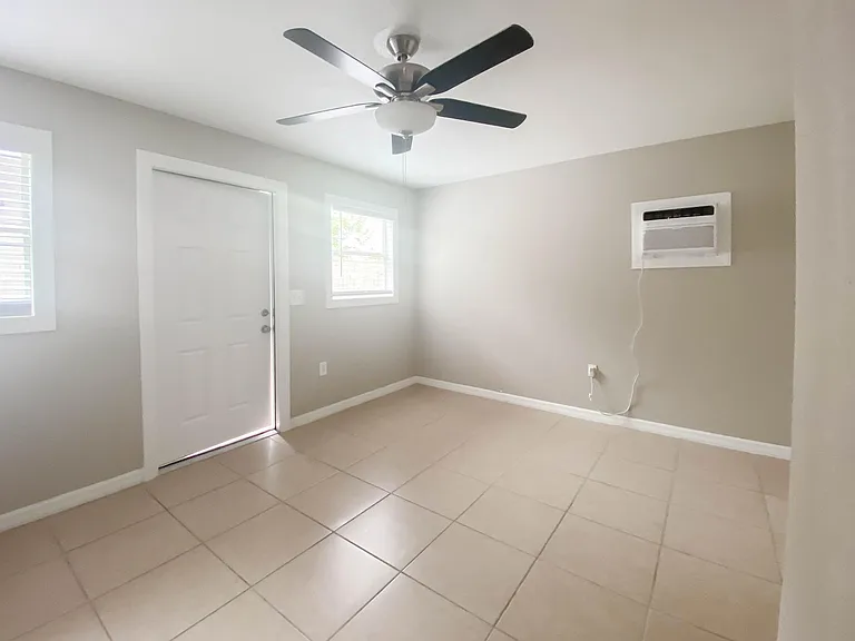 2313 W Cordelia St #3 — Photo 5
