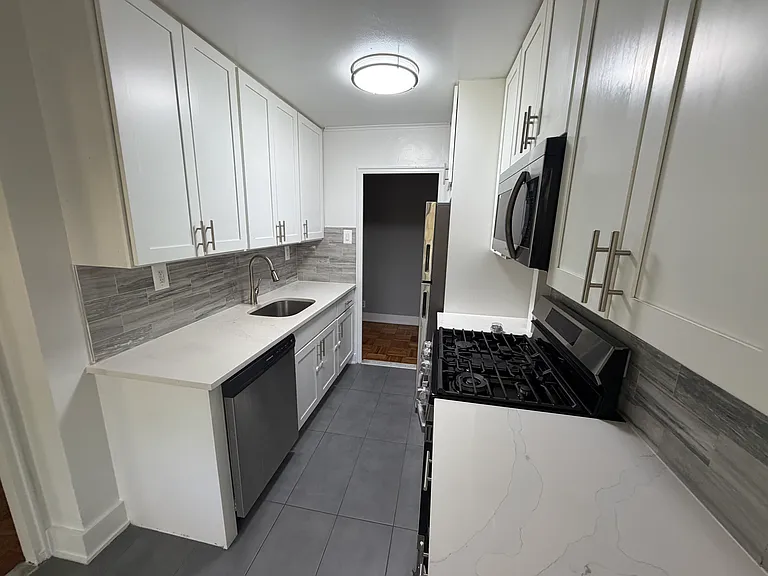 71st Cres — Photo 1