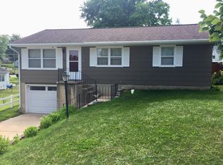 404 N Pratt St, Anamosa, IA 52205