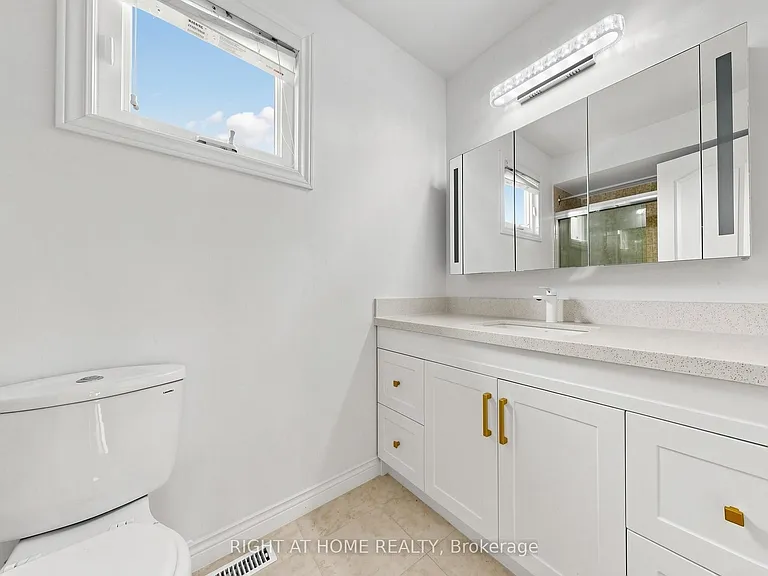 86 Howlett Ave — Photo 30