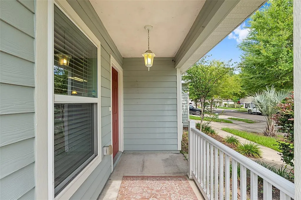 3 bed, 2.0 bath, 1177 sqft, $2,160 — Photo 4