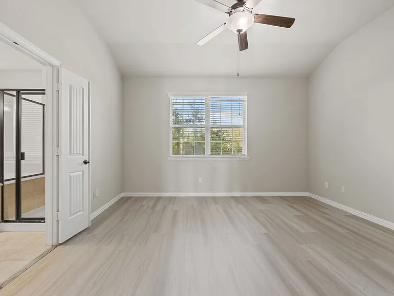 Primary Bedroom/Bath