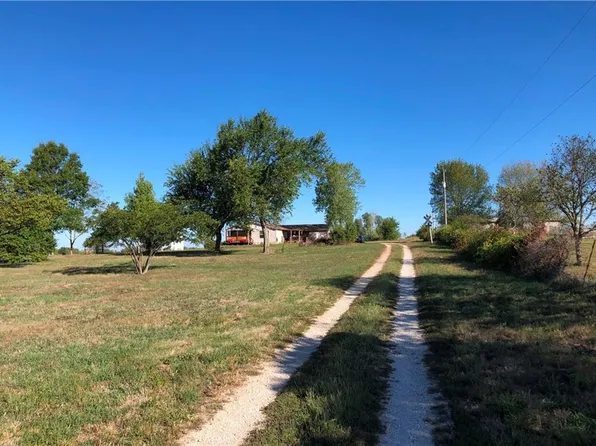 32360 W 363rd St, Osawatomie, KS 66064