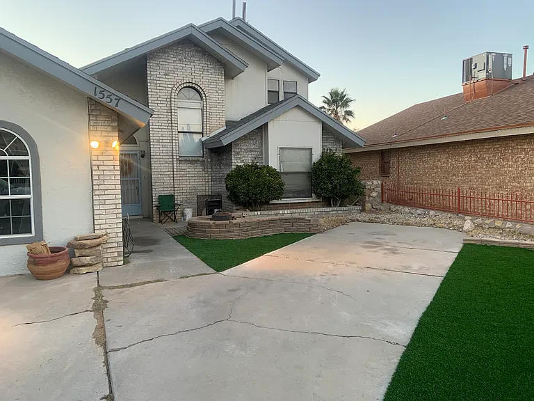 1557 Peter Hurd Dr — Photo 2