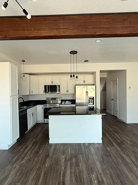 3 bed, 2.5 bath, 1600 sqft, $1,990 — Photo 4