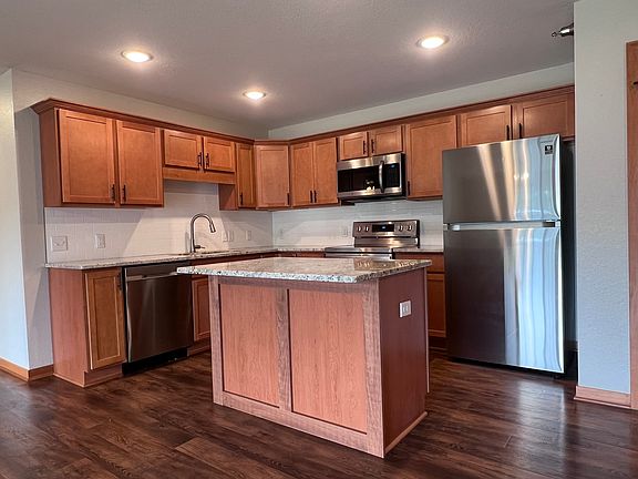 2nd image of 3253 Gateway Dr