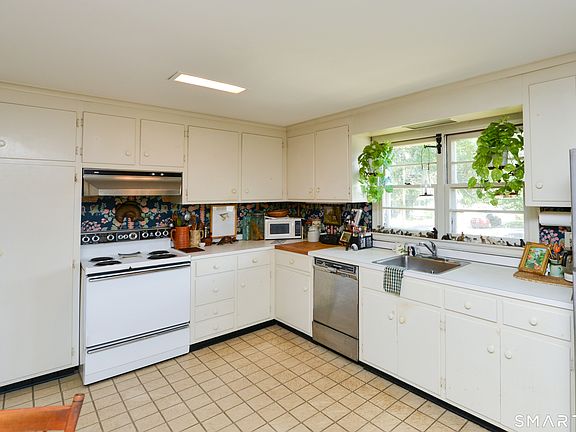 3rd image of 58 Cleveland Street