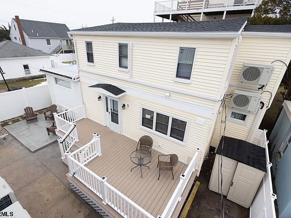 2nd image of 110 W Buttercup Rd #5