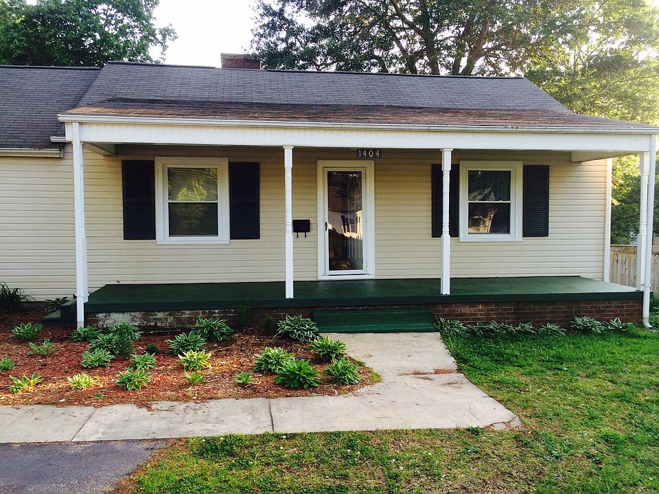 2nd image of 1404 Moose Rd