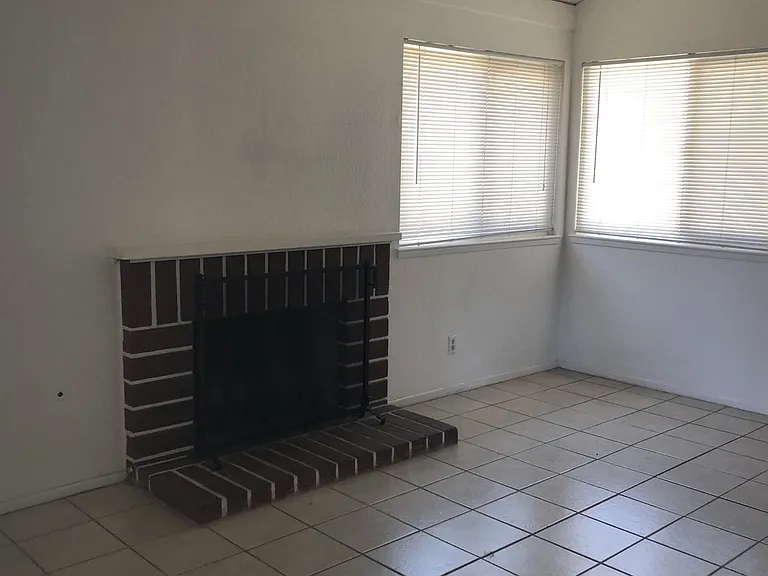 1594 Christopher Ln — Photo 6
