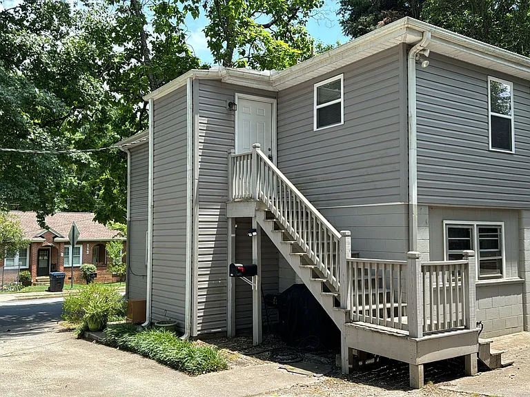 113 Cochran Block #A — Photo 1