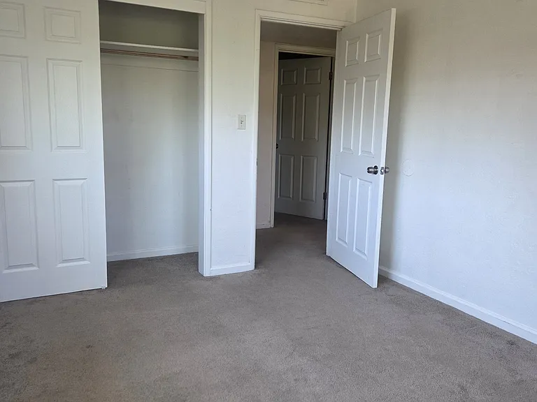2420 E Pontiac Way — Photo 29