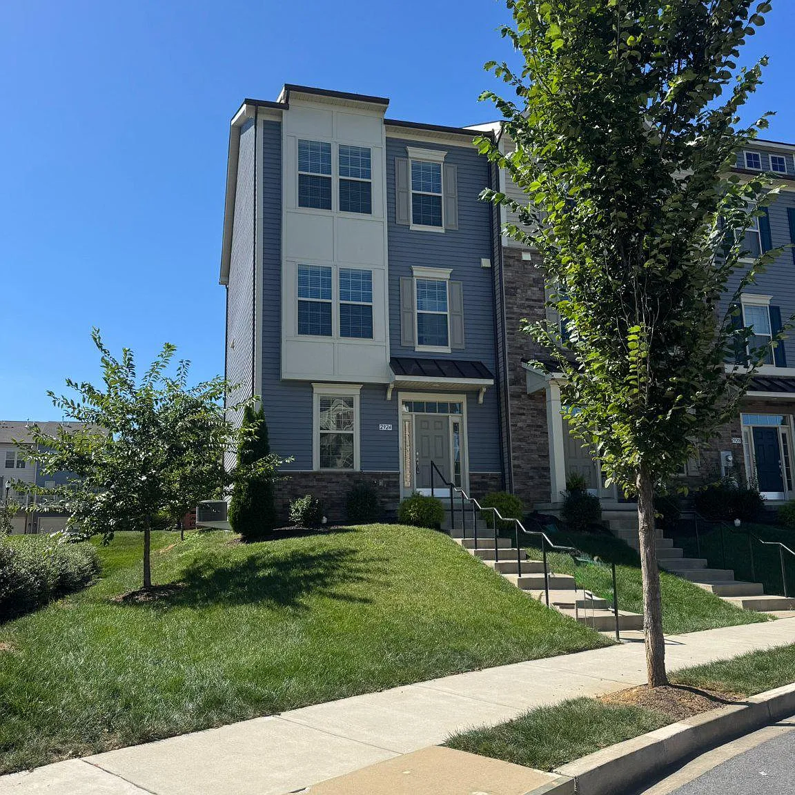 4 bed, 3.5 bath, 2016 sqft, $2,900 — Photo 1