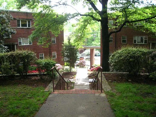 Courtyard (great neighborhood)