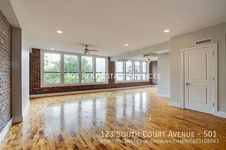 Private Living Above Court Square — Photo 2