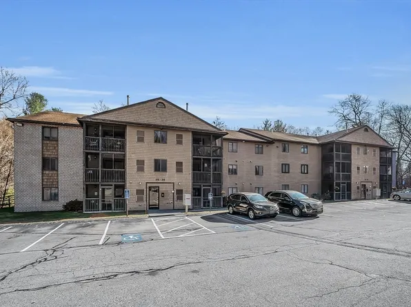 12 Village Ln APT 40, Tyngsboro, MA 01879