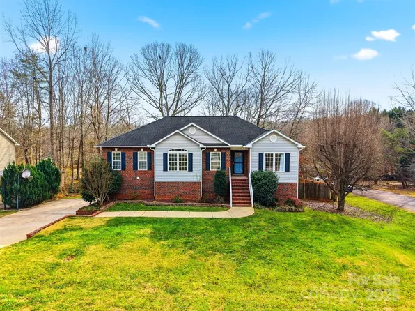 3392 Overbrook Dr, Conover, NC 28613