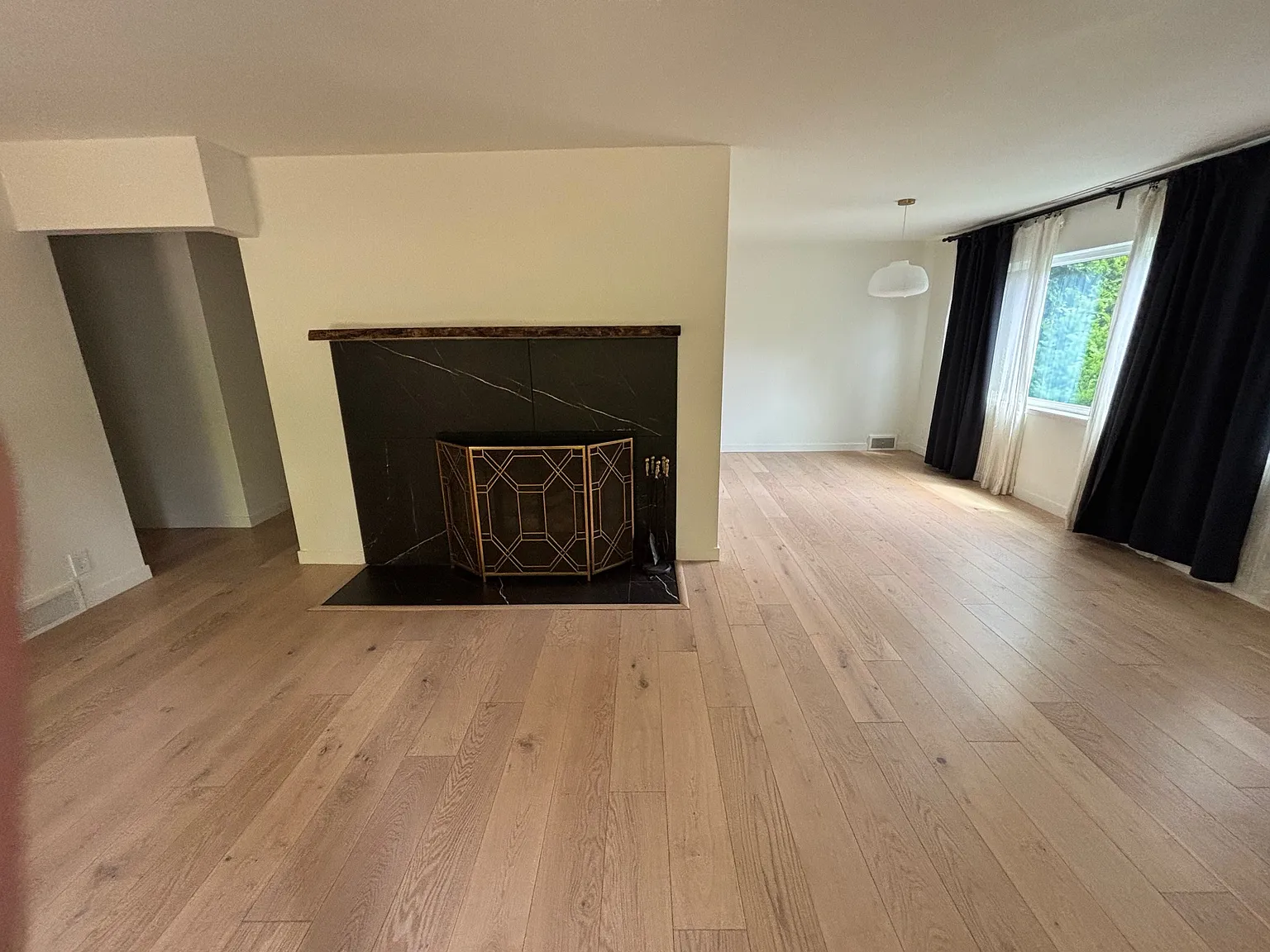 3 bed, 2360 sqft, $4,000 — Photo 3