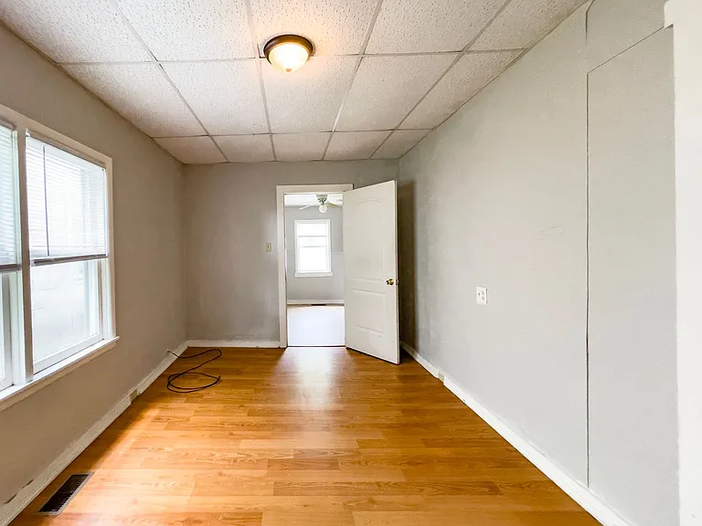 2217 S Jefferson St — Photo 17