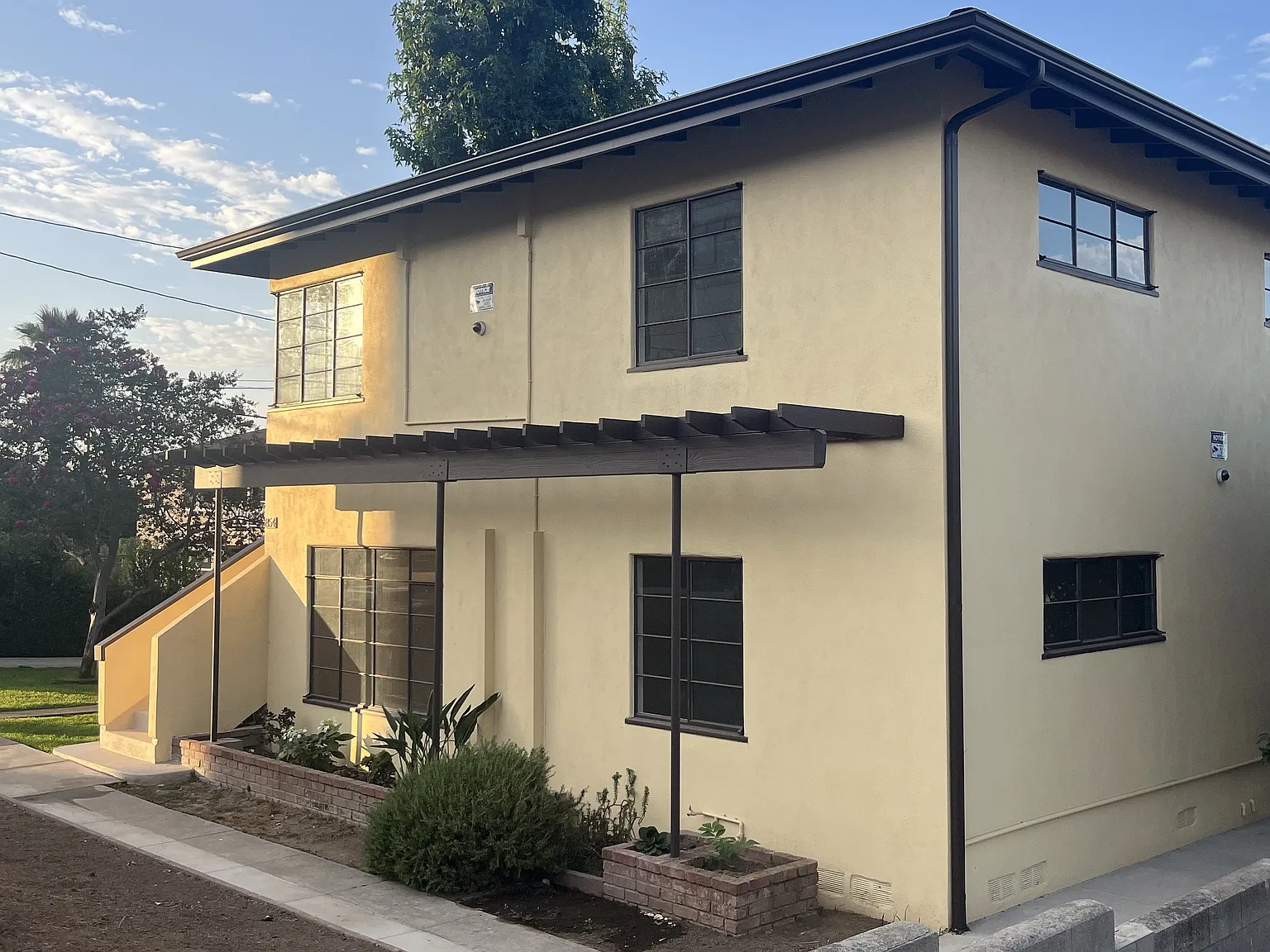 2 bed, 800 sqft, $2,590 — Photo 2