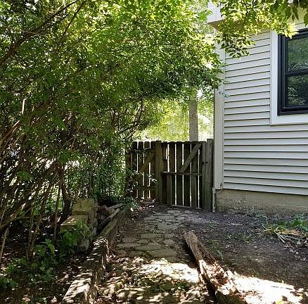 5th image of 2258 Hartsdale Dr