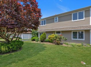 5 Trumpet Ln, Levittown, NY 11756