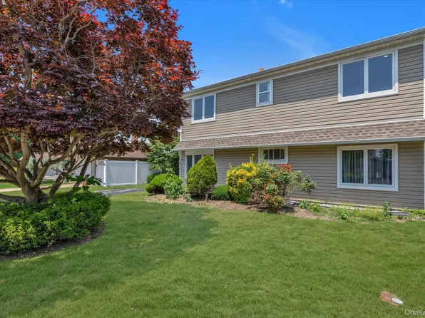 5 Trumpet Lane, Levittown, NY 11756