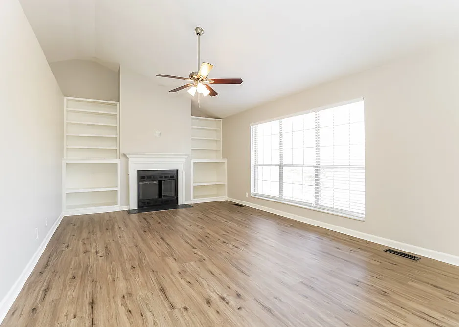 3 bed, 2.0 bath, 1677 sqft, $2,240 — Photo 4