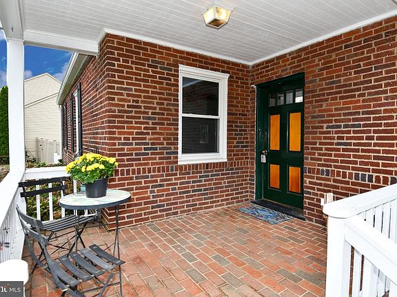 2nd image of 3321 Memorial St