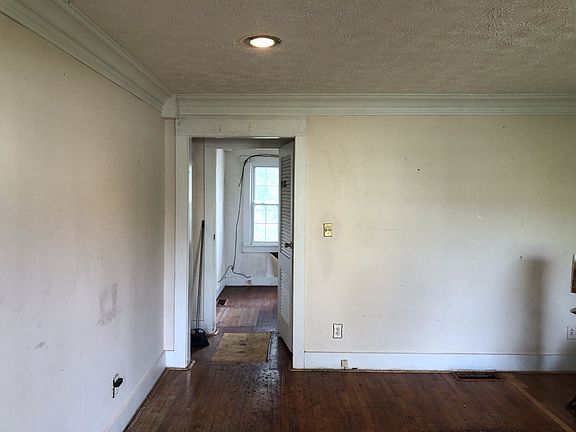 2nd image of 407 Durham St