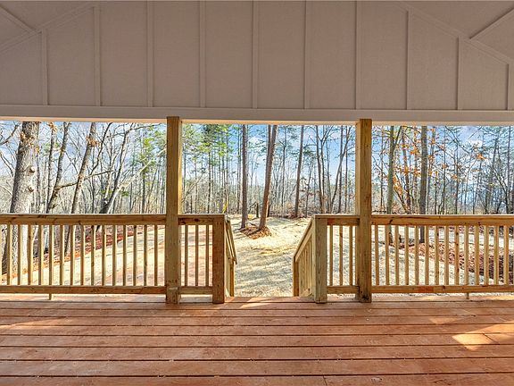 4th image of 240 Dogwood Dr